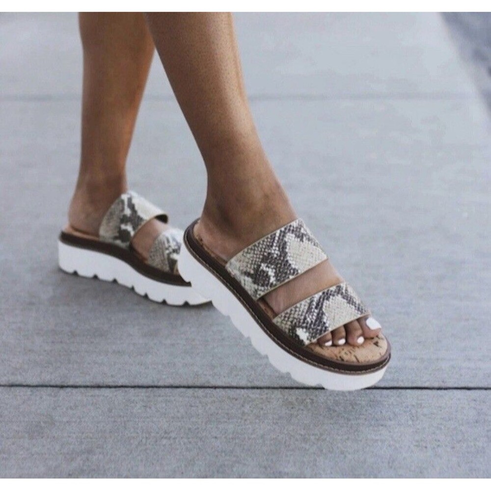 Sam Edelman Raul Wedge Snake Print Sandal. Size 7.5